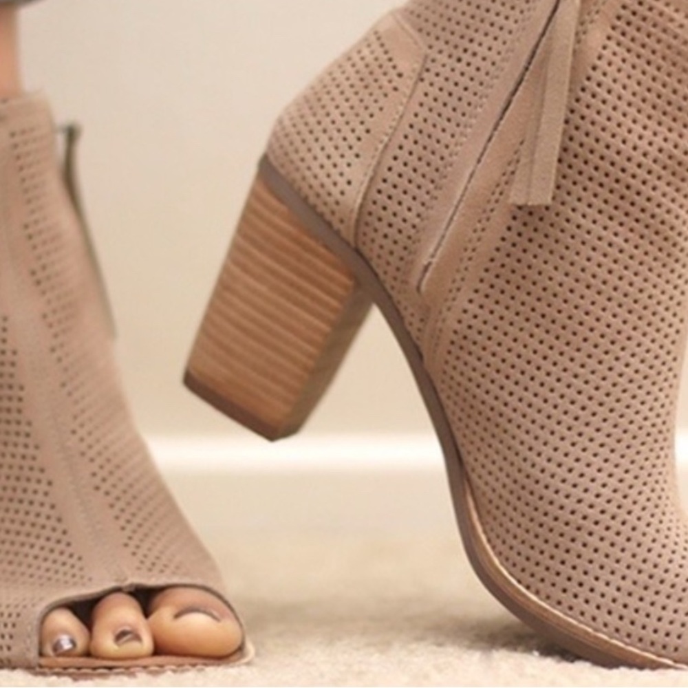 Toms Beige Perforated Heeled Boots